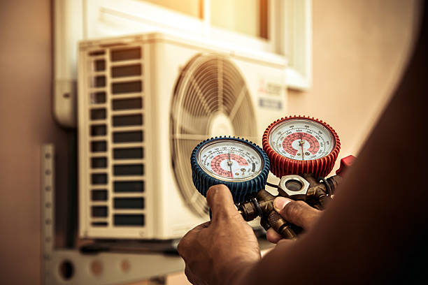 Professional Ac Installation technician working in Summitville, IN